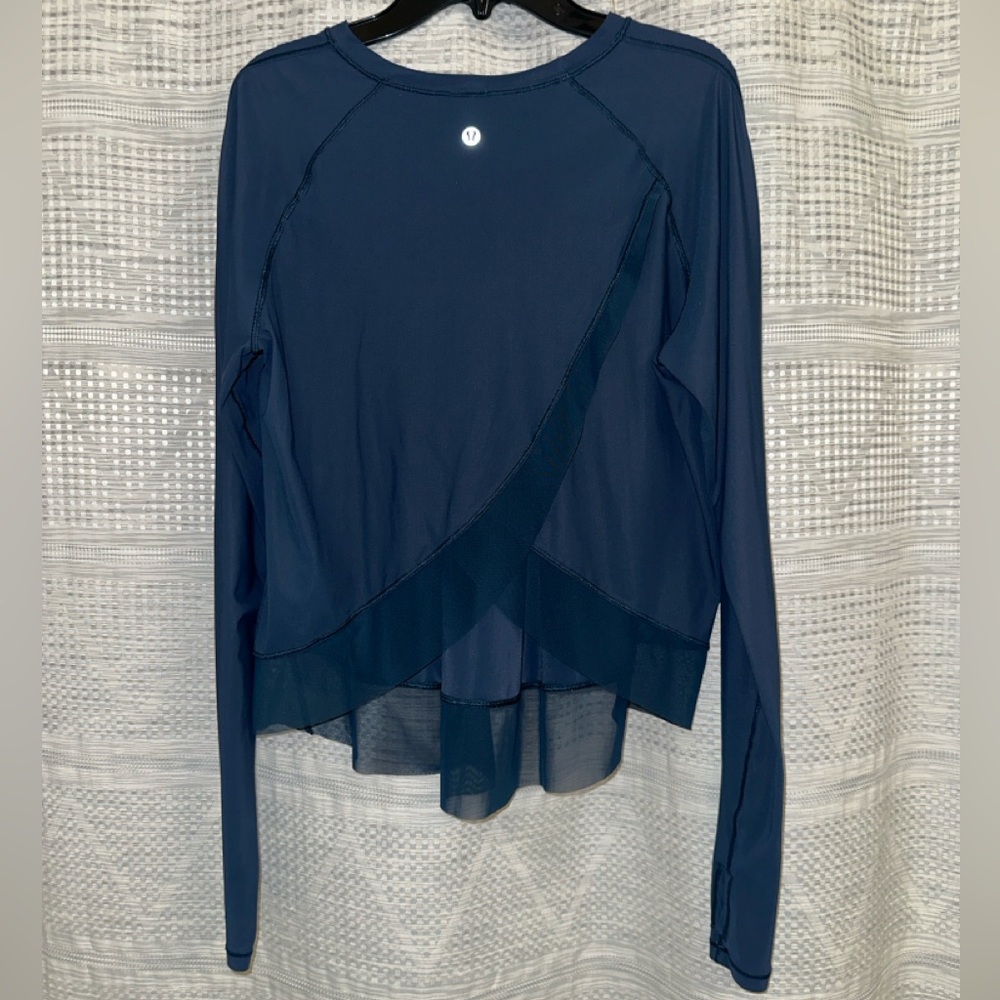 Lululemon Navy open back dri-fit long sleeve top size 6